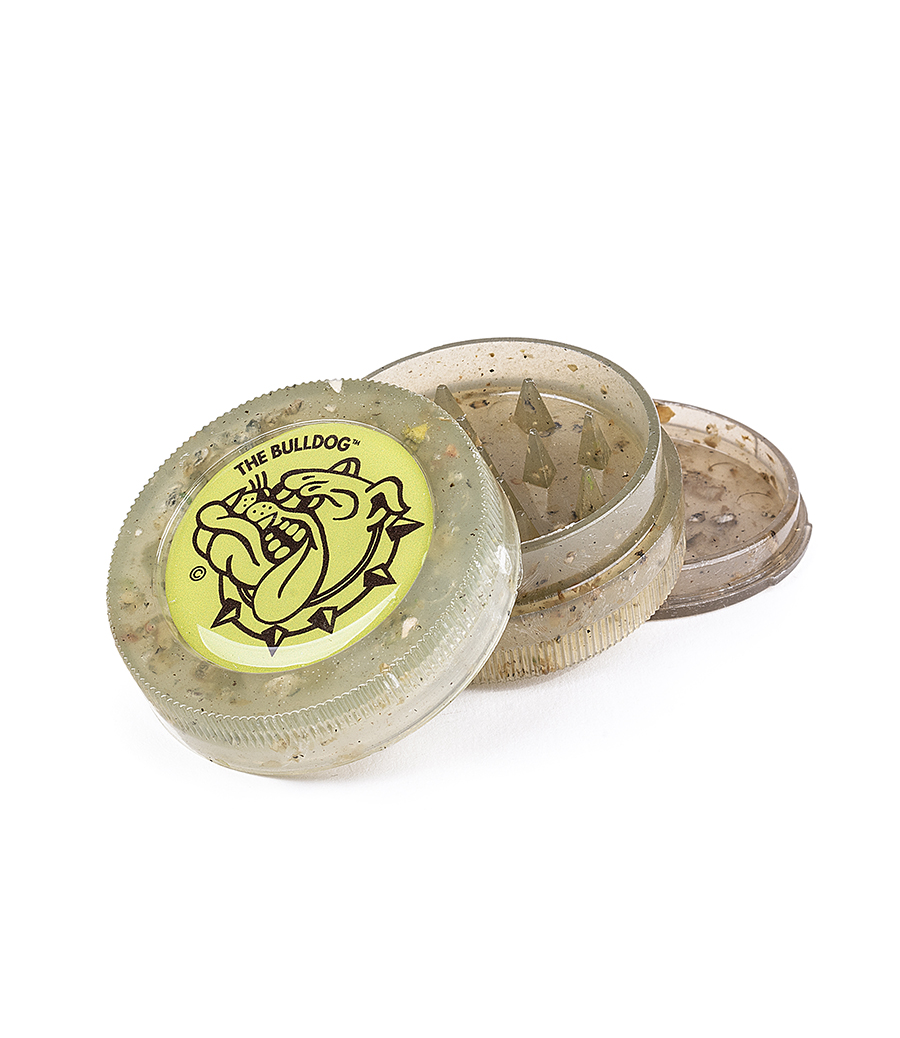 The Bulldog grinder is a 3-piece, eco plastic grinder that is with the iconic The Bulldog logo on its lid. A lightweight grinder with magnetic closure and pyramid shaped teeth that effortlessly shred and grind your material into the desired texture. The grinder is 60mm in diameter.